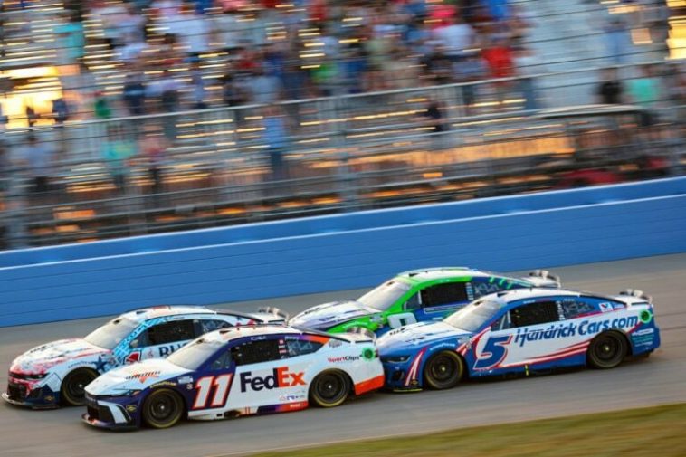 Denny Hamlin golpea a Kyle Larson bajo amonestación en Nashville (Video)