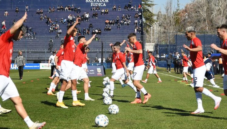 El Rojo busca oxígeno ante Independiente Rivadavia