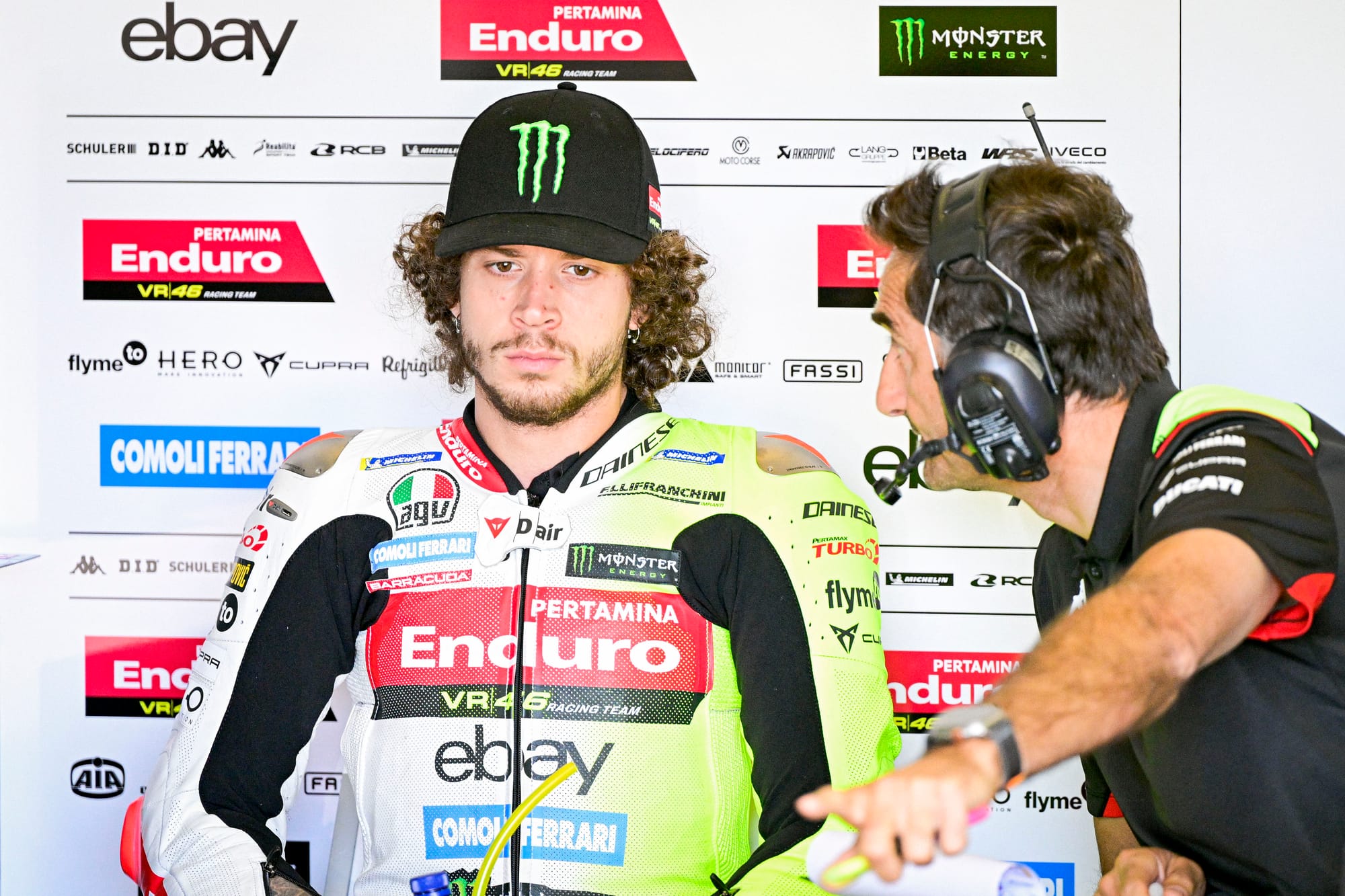El acuerdo de Bezzecchi con Aprilia no ha solucionado su crisis en MotoGP