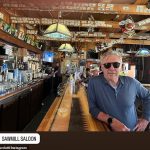 Carlo Ancelotti pasó por el Sawmill Saloon en la remota ciudad de Darby, en Montana.