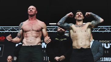 La leyenda de la AFL Barry Hall (izquierda) ha ganado 10 kg de músculo para la pelea de boxeo con Curtis Scott (derecha, fotografiados juntos en su pesaje)