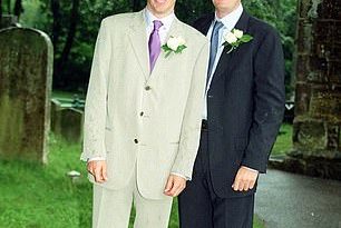 Andy Woodman (derecha) fue el padrino de la boda de Southgate y criticó las críticas que recibió su equipo.