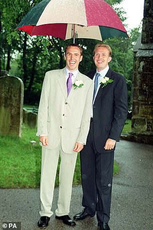 Andy Woodman (derecha) fue el padrino de la boda de Southgate y criticó las críticas que recibió su equipo.