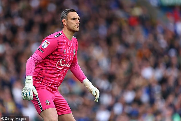 El portero del Southampton, Alex McCarthy, firmó un nuevo contrato de dos años con el St Mary's