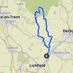 Un mapa de Komoot con una línea azul en Peak District