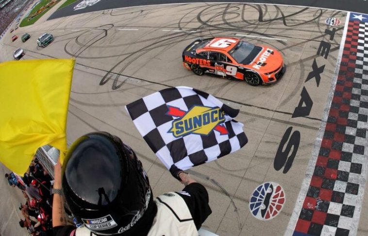 Hooters incapaces de cumplir con sus obligaciones;  Finaliza el patrocinio de NASCAR