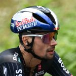 Las esperanzas de Primož Roglič de ganar la general del Tour de Francia se tambalean tras un accidente en el final de la etapa 11