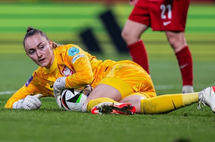 Poland goalkeeper Kinga Szemik signs for West Ham Women