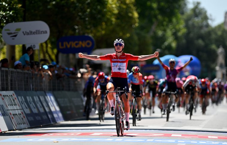 Lotte Kopecky consigue una imponente victoria en el sprint en la quinta etapa del Giro de Italia femenino