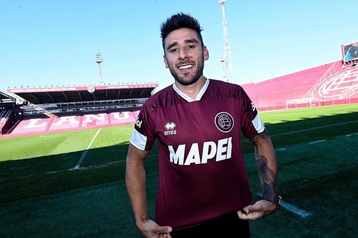 Toto Salvio firmó por dos años con Lanús