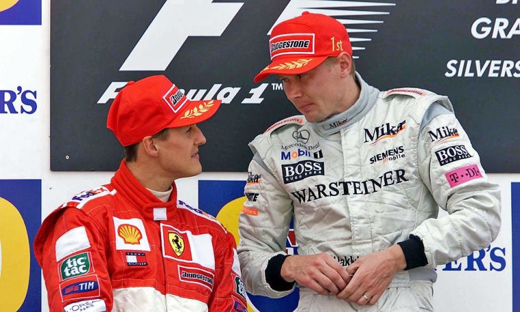 Michael se inclina ante Mika en el podio del GP de Gran Bretaña