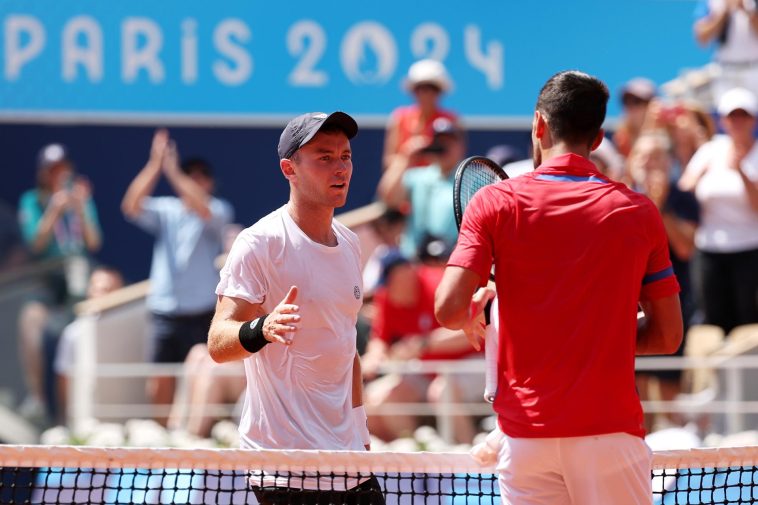 Novak Djokovic vence a Dominik Koepfer y avanza a cuartos de final de los Juegos Olímpicos