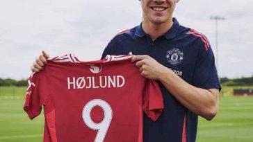 El Manchester United ha confirmado que Rasmus Hojlund vestirá la camiseta número 9 la próxima temporada