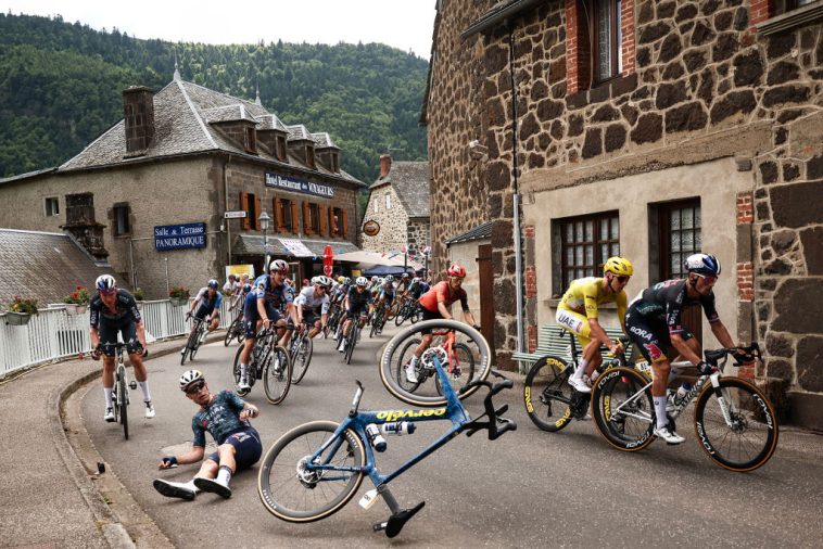 'Sin fracturas': Wout van Aert evalúa los daños en una curva demasiado quemada en el Tour de Francia