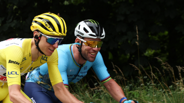 Tadej Pogačar evita el desastre y corre un día más con el maillot amarillo del Tour de Francia