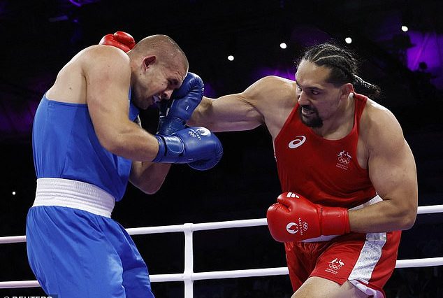 Teremoana (en la foto a la derecha) hizo historia como el primer superpesado australiano en ganar una pelea olímpica.