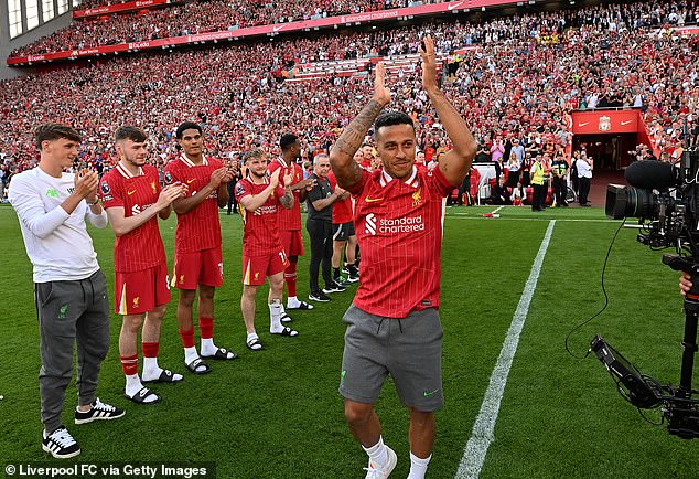 Thiago anunció su retiro en julio después de convertirse en un firme favorito de los fanáticos de Merseyside.