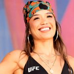 Tracy Cortez se corta el pelo para dar el peso en UFC Denver