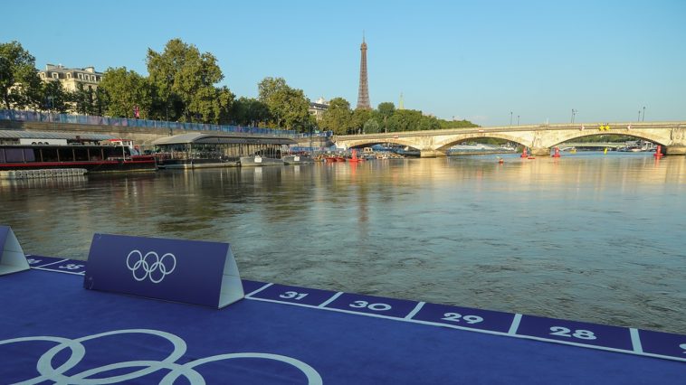 Natación en pontón en París antes de los Juegos Olímpicos de 2024. Crédito de la foto: World Triathlon