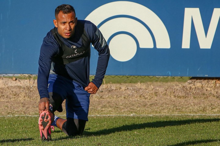 Villa en el entrenamiento de Independiente Rivadavia (prensa club).