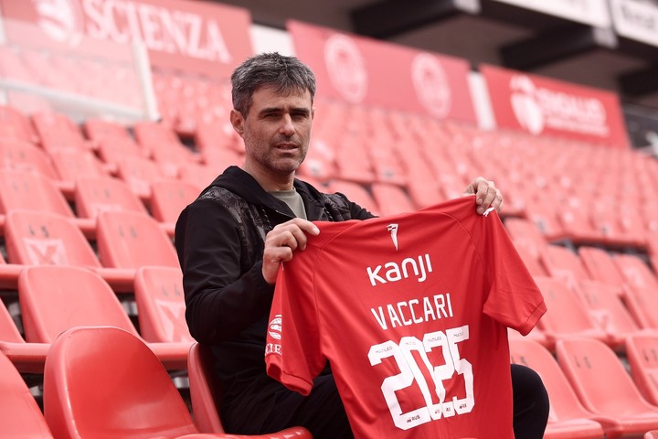 Julio Vaccari, nuevo técnico del Rojo, tendrá su debut oficial este jueves. (Foto: Prensa Independiente)