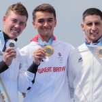 Podio masculino de los Juegos Olímpicos de París 2024: Alex Yee, Hayden Wilde y Leo Bergere