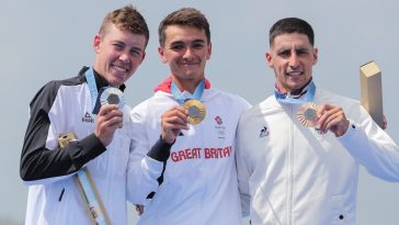 Podio masculino de los Juegos Olímpicos de París 2024: Alex Yee, Hayden Wilde y Leo Bergere