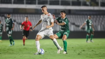 Joao Schmidt, jugador del Santos durante el partido contra Guaraní en Vila Belmiro por el Brasileirão B 2024 – Foto: Reinaldo Campos/AGIF