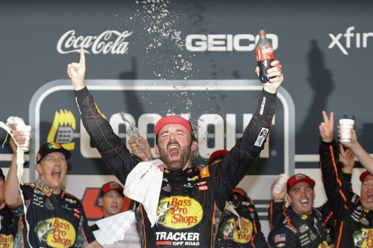 Austin Dillon en la pista de la victoria - Richmond Raceway - NASCAR Cup Series