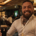 Conor McGregor critica la cerveza en el evento del BKFC