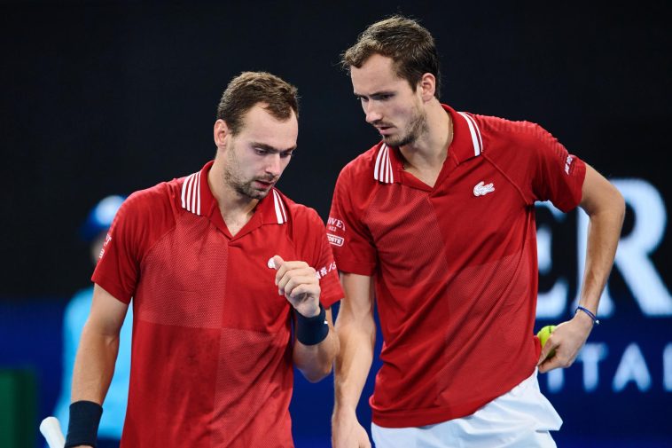 Daniil Medvedev y Roman Safiullin