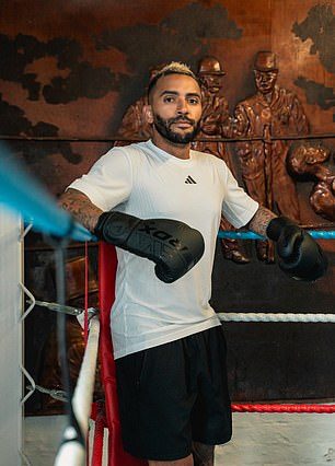 La ex estrella del Leicester City, Danny Simpson, se prepara para hacer su debut en el boxeo