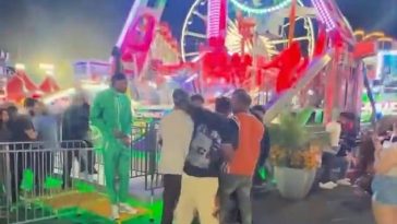 Se ve a Haney con una camiseta negra lanzando un puñetazo a un hombre en la Feria del Condado de Orange.