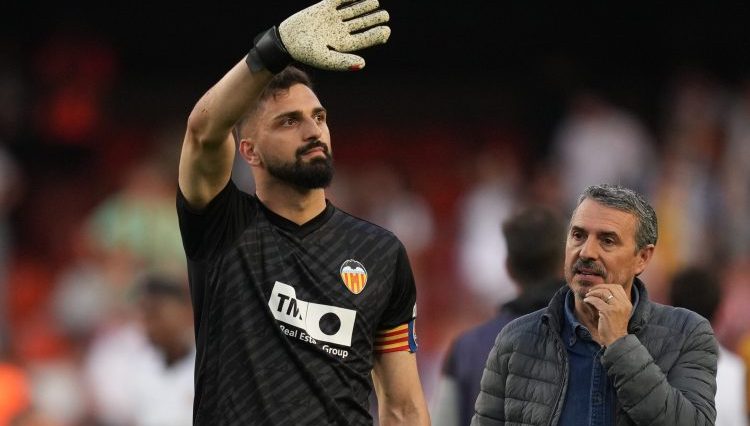 El Liverpool ficha a Mamardashvili y lo deja un año en el Valencia