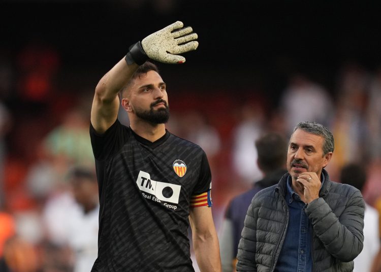 El Liverpool ficha a Mamardashvili y lo deja un año en el Valencia