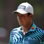 Viktor Hovland camina hacia el hoyo dieciséis durante la primera ronda del torneo de golf US Open. Crédito obligatorio: Jim Dedmon-USA TODAY Sports