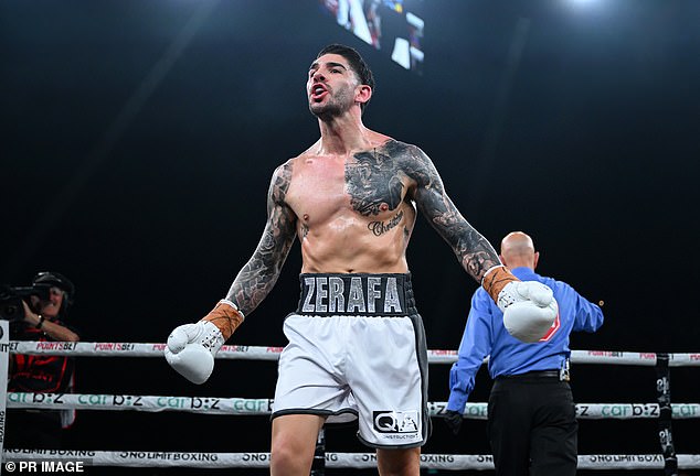 El boxeador australiano Michael Zerafa reacciona durante su pelea contra Tommy Browne en el Centro Internacional de Convenciones de Sídney