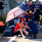 PICO VILLUERCAS, ESPAÑA - 20 DE AGOSTO: Thymen Arensman de los Países Bajos y el equipo INEOS Grenadiers reaccionan después de la etapa 4 de La Vuelta a España 2024, una etapa de 170,5 km desde Plasencia hasta Pico Villuercas (1544 m) / #UCIWT / el 20 de agosto de 2024 en Pico Villuercas, España. (Foto de Dario Belingheri/Getty Images)