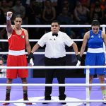 Imane Khelif (izquierda) superó a Angela Carini en el torneo olímpico de boxeo femenino de 66 kg