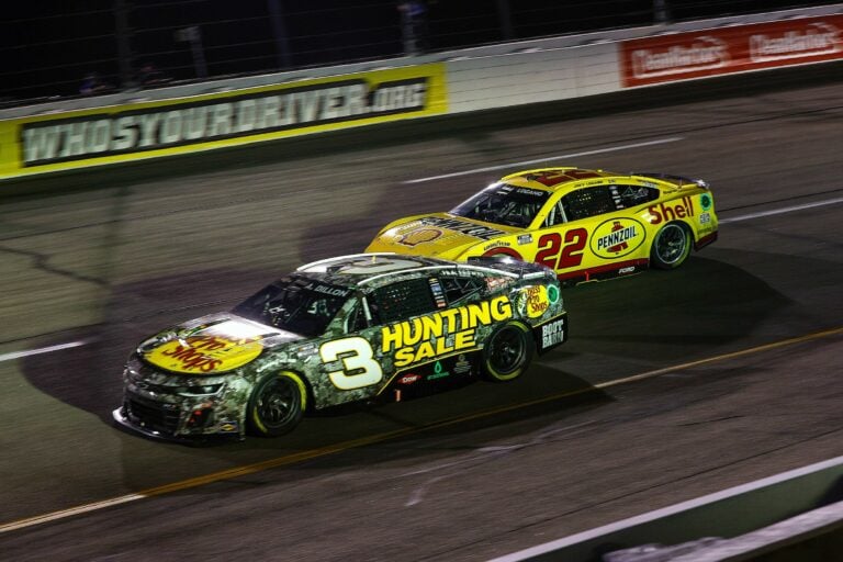 Austin Dillon y Joey Logano - Serie de la Copa NASCAR - Richmond Raceway