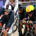 El sobrecalentamiento lleva a Ethan Hayter a cambiar de traje y casco durante el Omnium en los Juegos Olímpicos de París