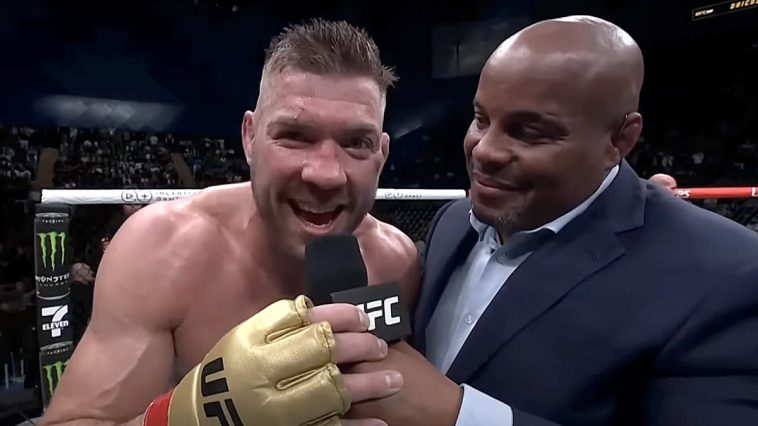 Entrevista en el octágono del UFC 305: Dricus du Plessis: "Creo que esta pelea se ganó de pie"