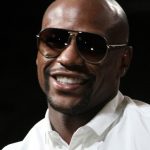 Floyd Mayweather despide al árbitro en mitad de la pelea