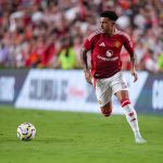 Jadon Sancho fue titular en ataque por segundo partido consecutivo cuando el Manchester United sufrió una derrota por 3-0 ante el Liverpool el sábado por la noche.