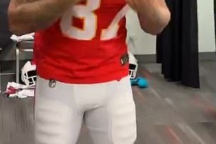 El YouTuber convertido en boxeador se puso un uniforme de los Chiefs con la camiseta número 1 de Kelce.