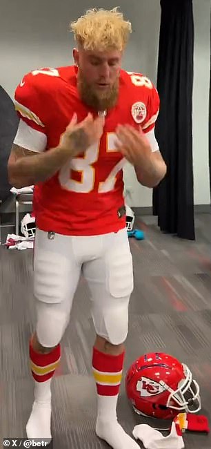 El YouTuber convertido en boxeador se puso un uniforme de los Chiefs con la camiseta número 1 de Kelce.