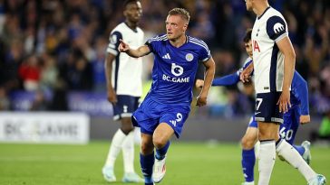 Jamie Vardy dice que puede seguir dándoles pesadillas a los defensores de la Premier League cuando tenga cuarenta años