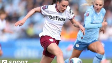 Jessica Ziu on the attack for West Ham