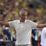 José Mourinho fue amonestado a los 20 minutos de su primer partido de liga al frente del Fenerbahce