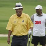 ESTADOS UNIDOS - 04 DE AGOSTO: Chi Chi Rodríguez del Team International juega en el Greats of Golf Challenge durante la segunda ronda del 3M Championship el 4 de agosto de 2007 en TPC Twin Cities en Blaine, Minnesota. (Foto de Michael Cohen/Getty Images)